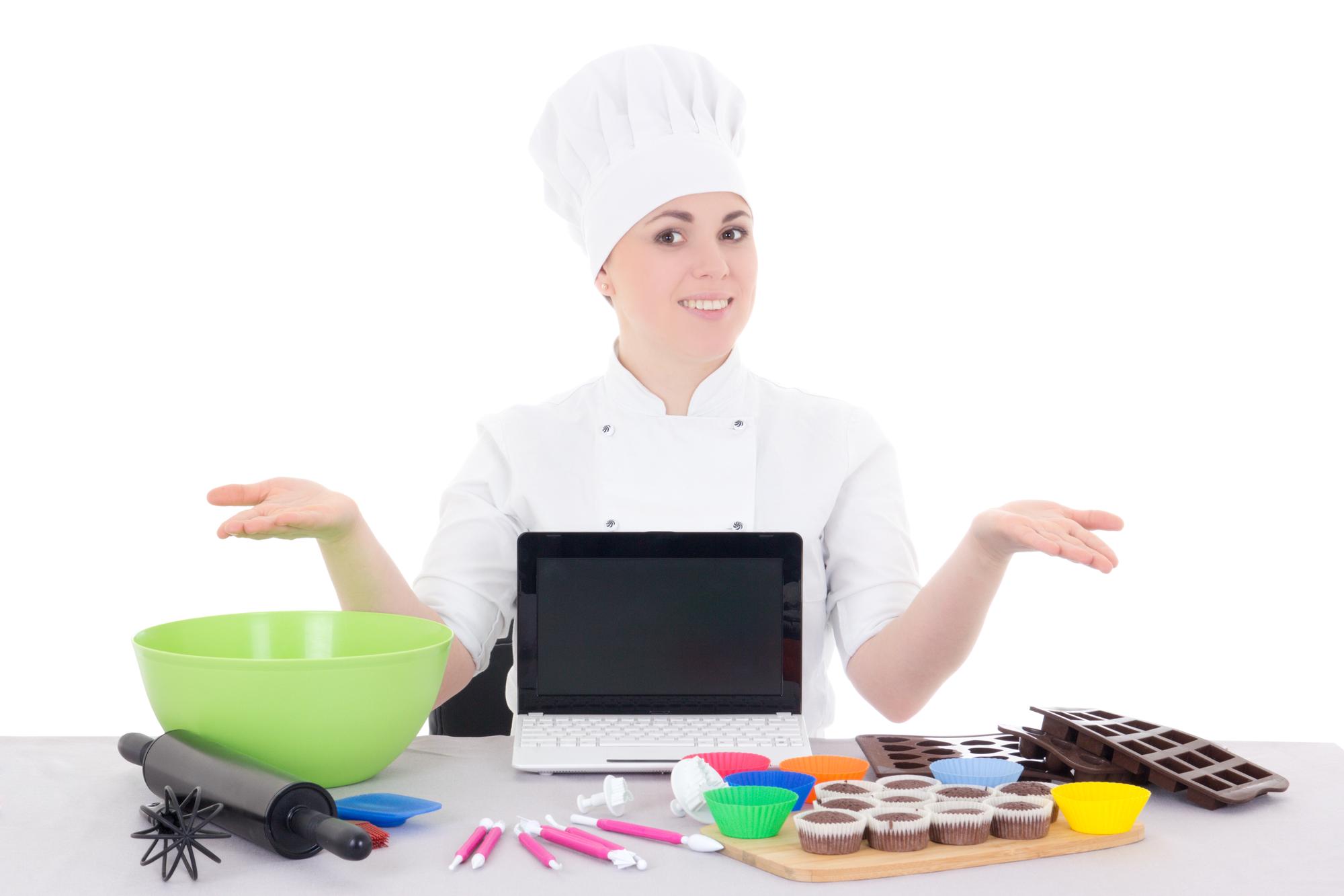Lezione in diretta con laptop e chef